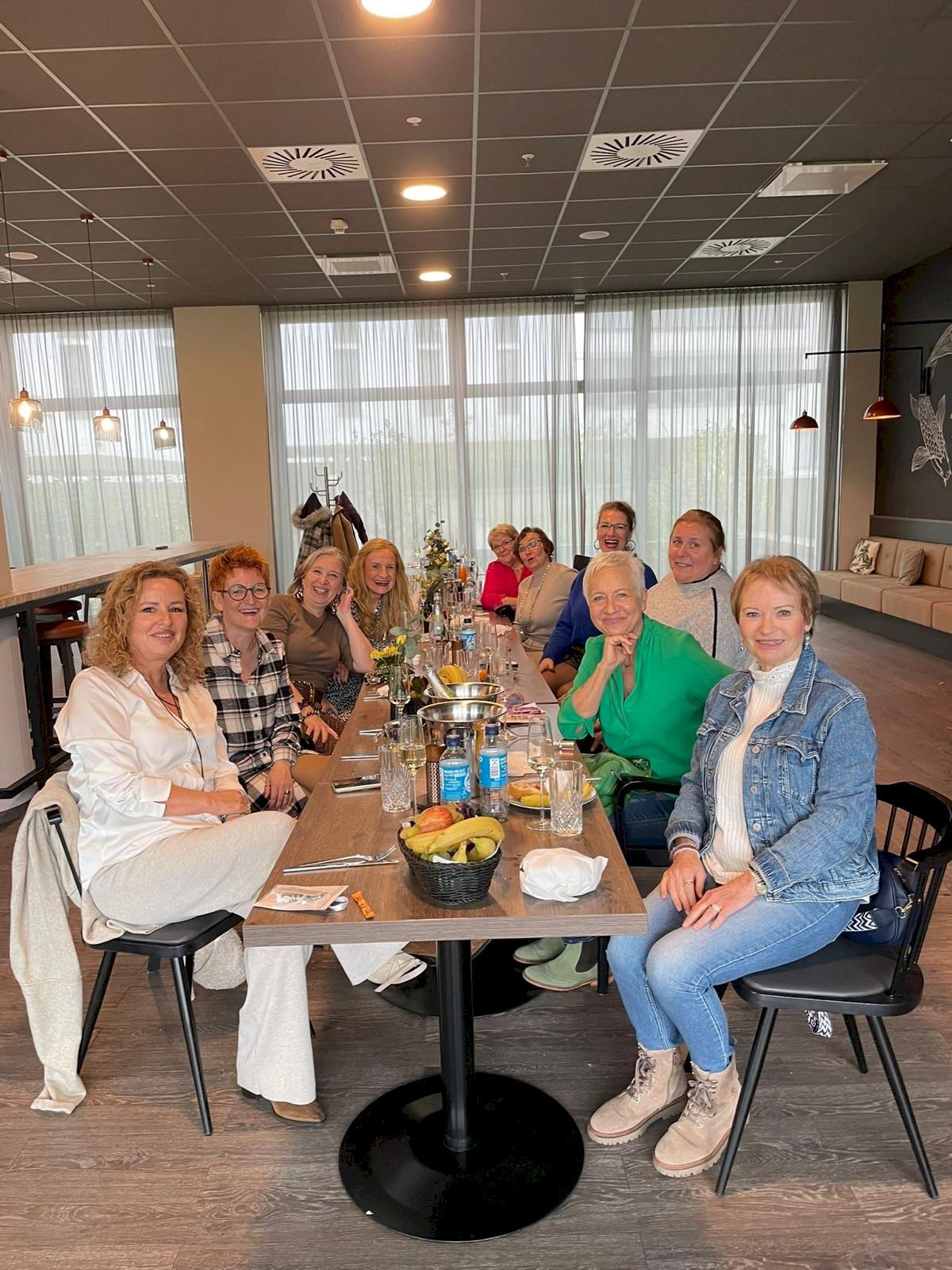 Frühstücksclub 15.11.25 The Niu Hub mit Modenschau